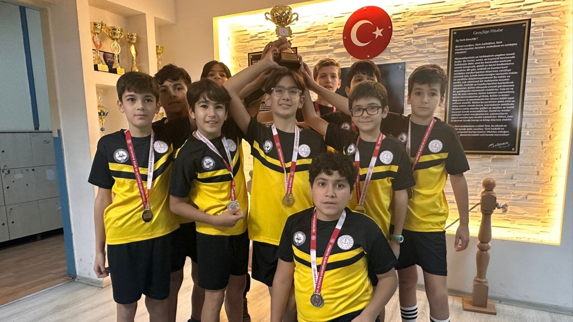 OKULUMUZ KÜÇÜK ERKEKLER VOLEYBOL TAKIMI İL İKİNCİSİ !